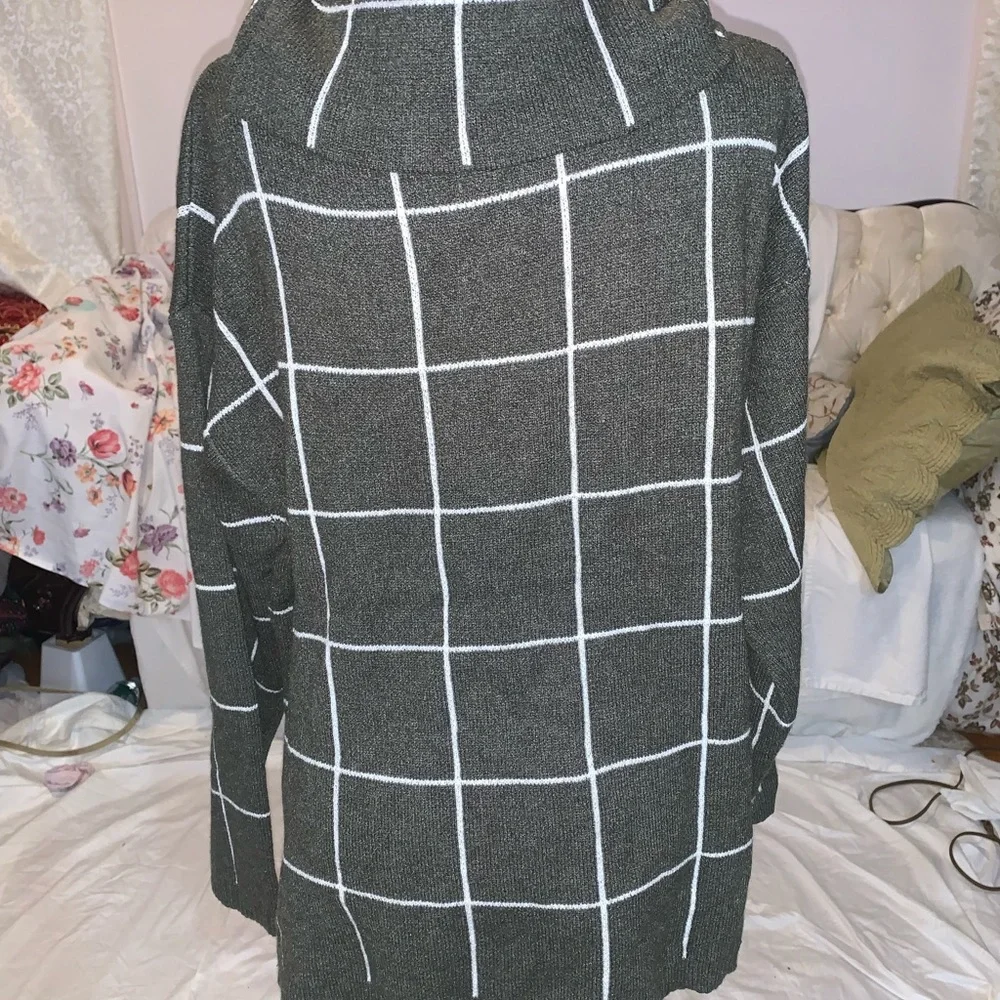 Sweater - Picture 2 of 5
